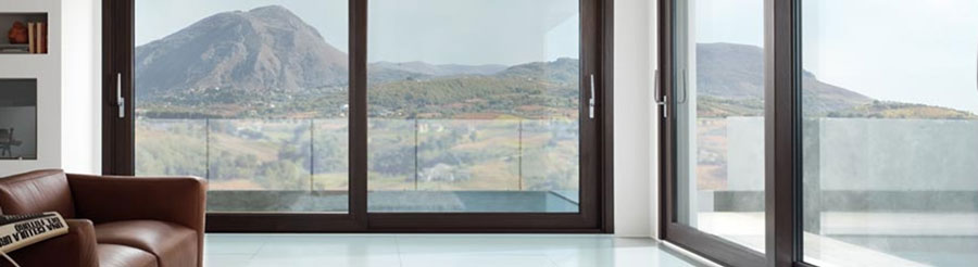 soggiorno con vetrate infissi PVC
