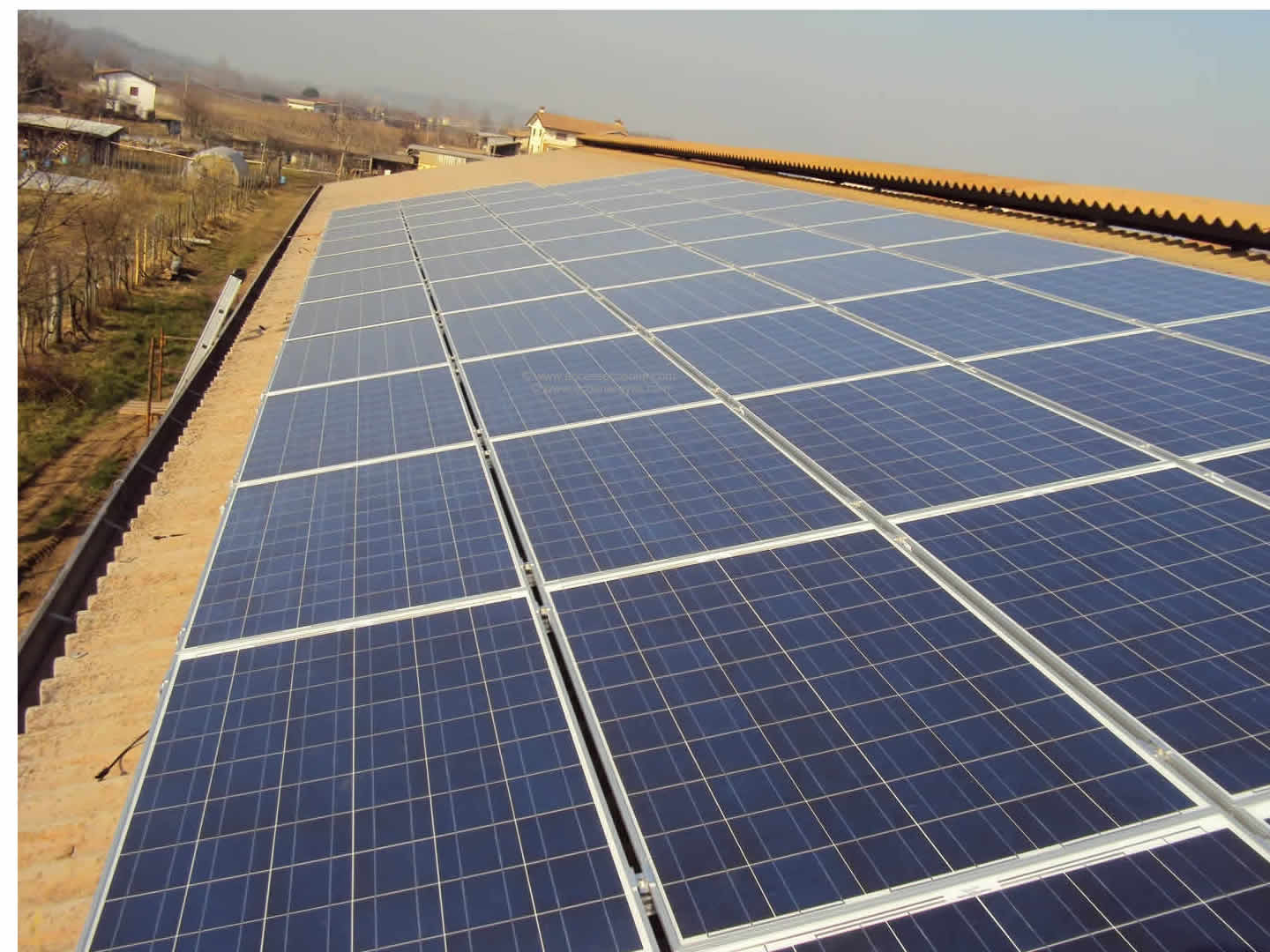 pannelli fotovoltaici su tetto di coppi tegole