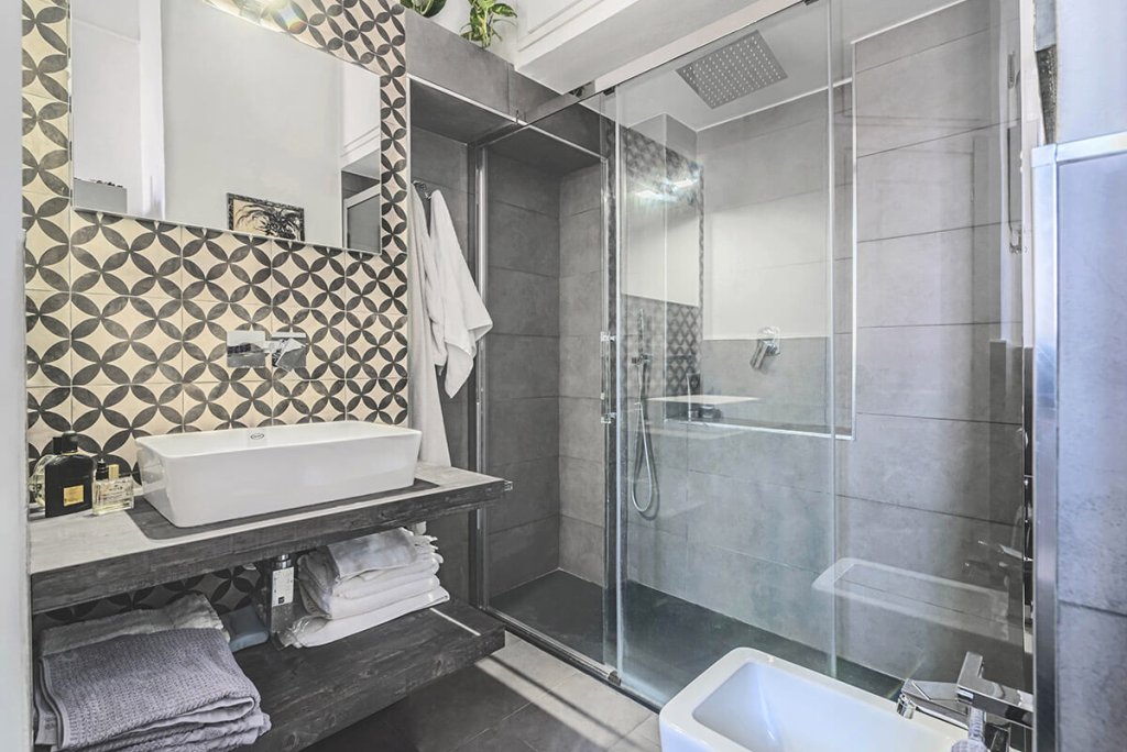 cementine-in-bagno-parete