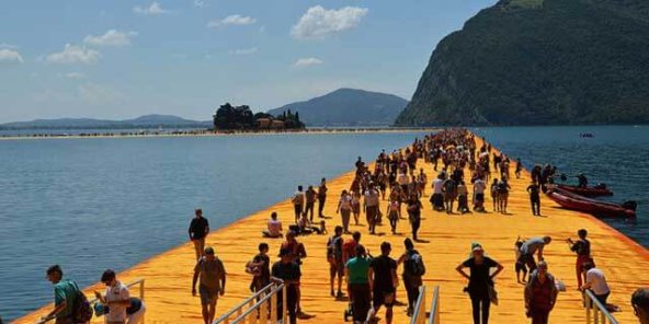 The Floating Piers: la passerella galleggiante sul Lago Iseo