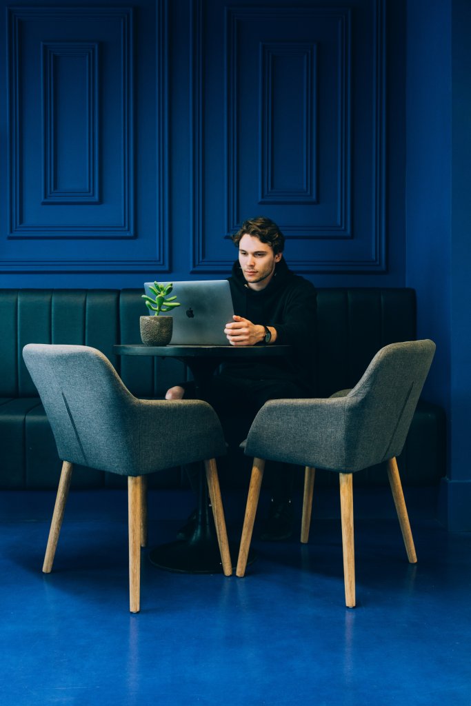 Lo splendore in rilievo del Classic Blue colore Pantone 2020