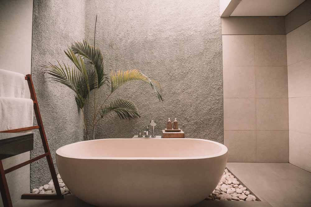 Tendenze Bagno: gli #ATIPS di Alberto Vanin | Facile Ristrutturare Vasca a libera installazione per l'arredamento minimal del bagno