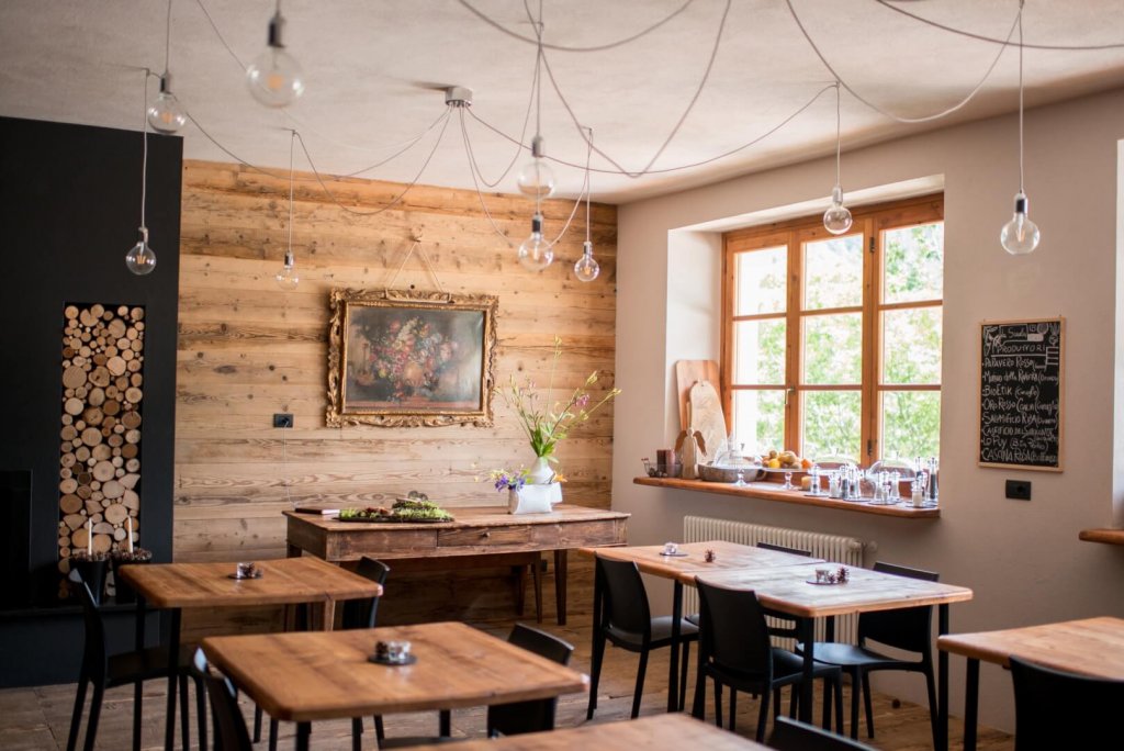 5 idee fai da te per decorare casa in vista dell'autunno | Facile Ristrutturare idee per decorare casa autunno, legno, locale accogliente, tavoli e sedie