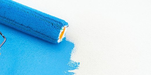 Rullo per tinteggiare con tinta blu, carta da zucchero | Facile Ristrutturare