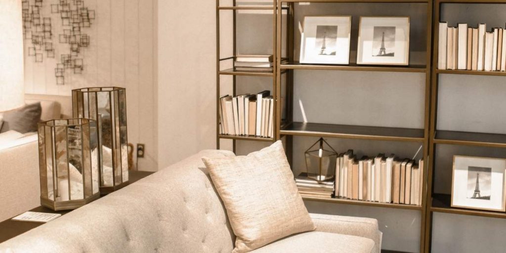 Come progettare la libreria di casa: gli #Atips dell'Arch. Vanin | Facile Ristrutturare Soggiorno con divano e libreria in ferro