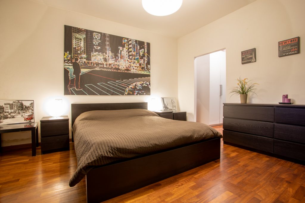 Camera da letto con parquet Ristrutturazione divisione appartamento a Campi Bisenzio Firenze