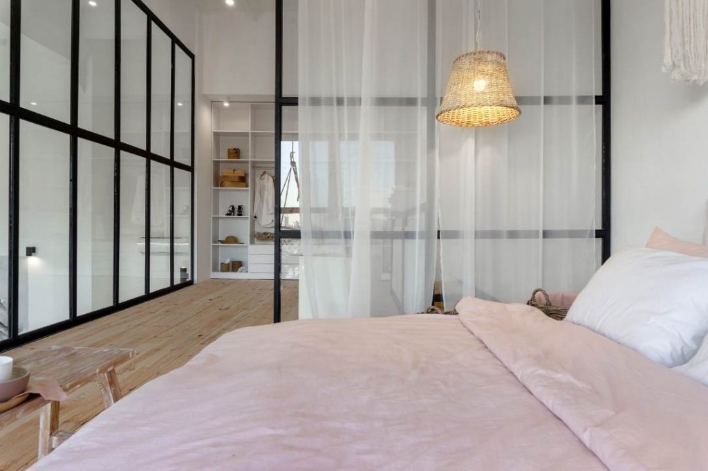 Aprile dolce dormire: 5 cose che devi sapere sull'arredo della camera da letto | Facile Ristrutturare camera matrimoniale con cabina armadio e parquet.