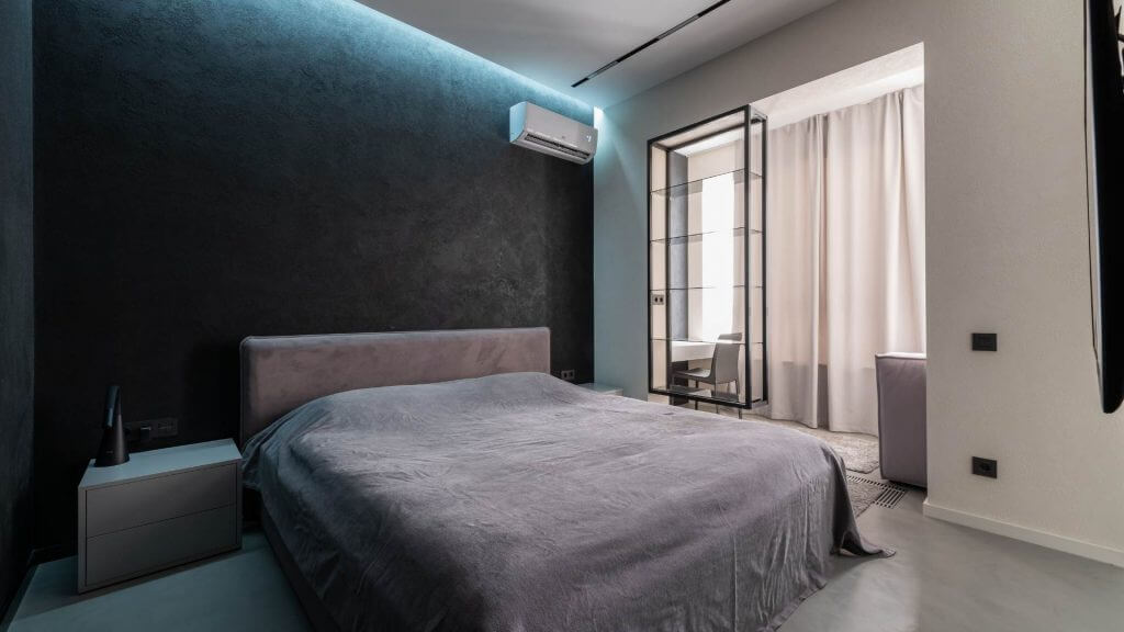 Condizionatori: come scegliere quello più adatto alla casa | Facile Ristrutturare Condizionatore in camera da letto installato sulla parete.