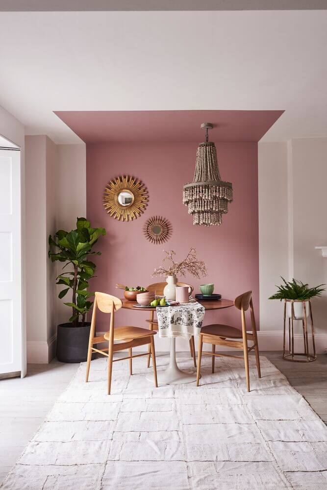 Un tocco di colore al soffitto con Sikkens! | Facile Ristrutturare Cucina con soffitto dipinto con una striscia.