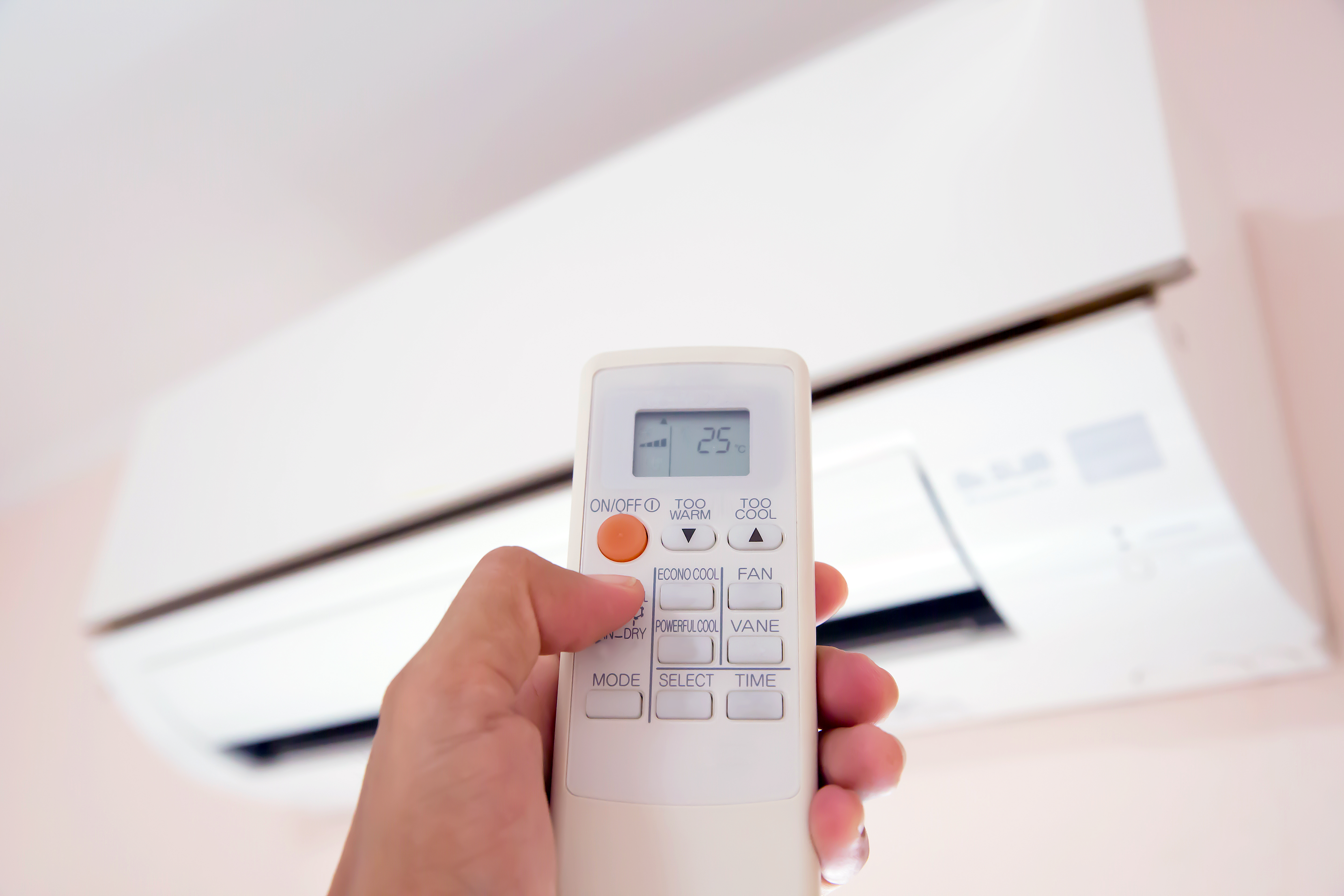Condizionatori: come scegliere quello più adatto alla casa | Facile Ristrutturare Impostare temperatura del condizionatore con il telecomando.