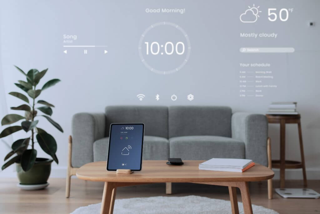 Casa domotica: consigli per tapparelle e tende smart | Facile Ristrutturare casa domotica con tablet per controllare orario e temperatura.