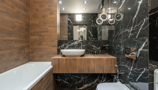idee ristrutturazione bagno classico rivestito in legno