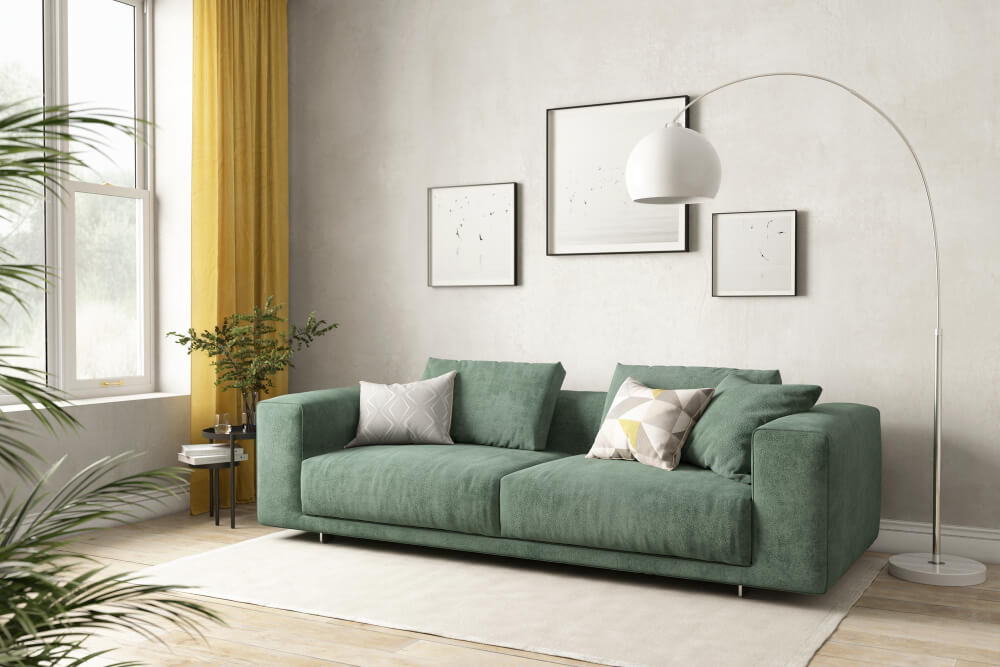 5 Consigli per rinnovare la casa in Primavera | Facile Ristrutturare Zona giorno con divano verde, tende gialle e parete grigia