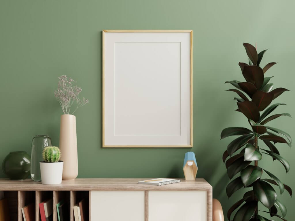 5 Consigli per rinnovare la casa in Primavera | Facile Ristrutturare Quadro con mobile in legno su parete verde