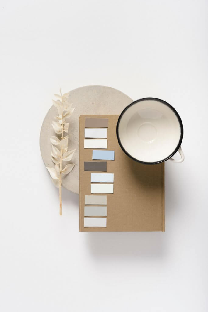 Bright Skies: rinnova la tua casa con la palette di Sikkens! | Facile Ristrutturare Superficie con tazza di colore bianco, ramo bianco e palette di colori