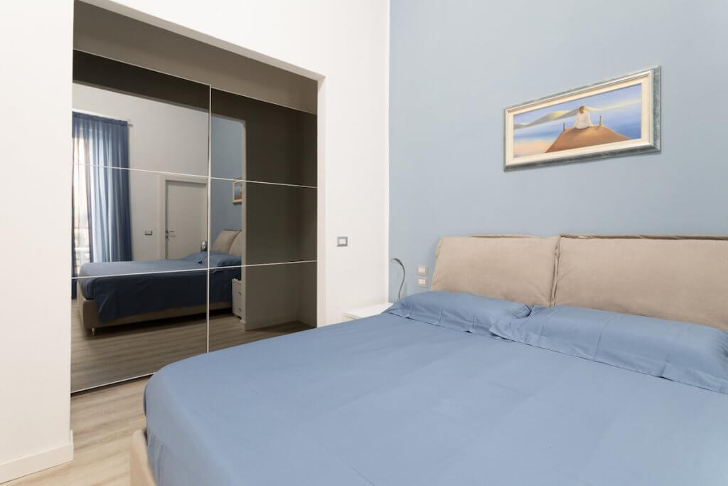 Ristrutturazione casa a Piombino, camera da letto toni pastello