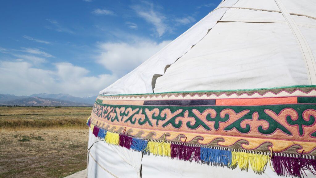 Yurta con decorazioni buddiste