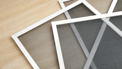 zanzariere con pavimento in legno chiaro