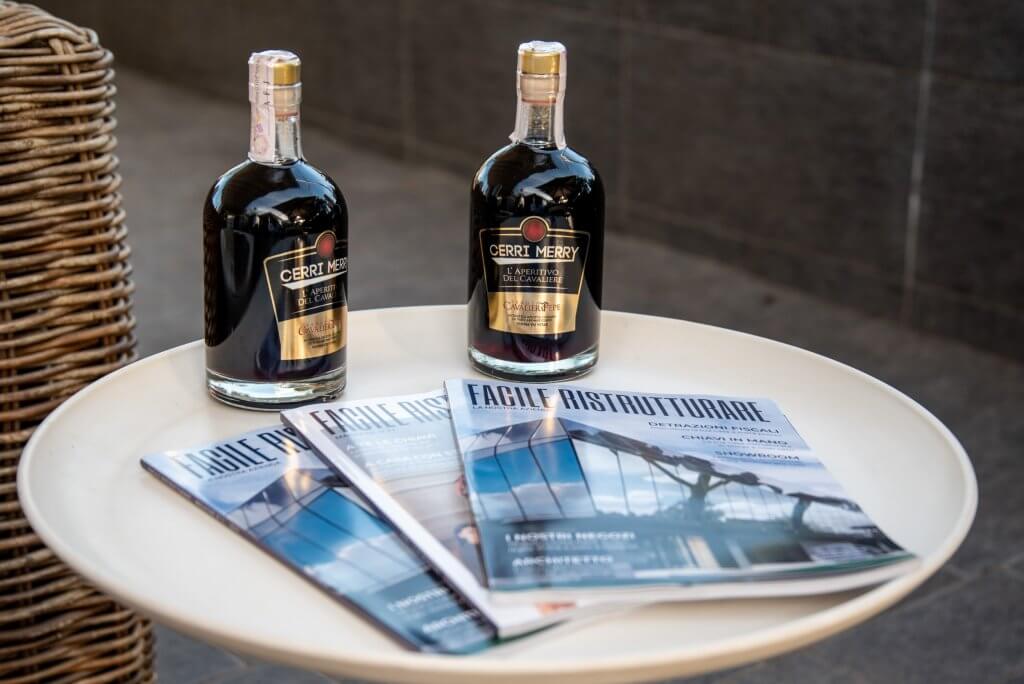 Magazine Facile Ristrutturare con tavolo