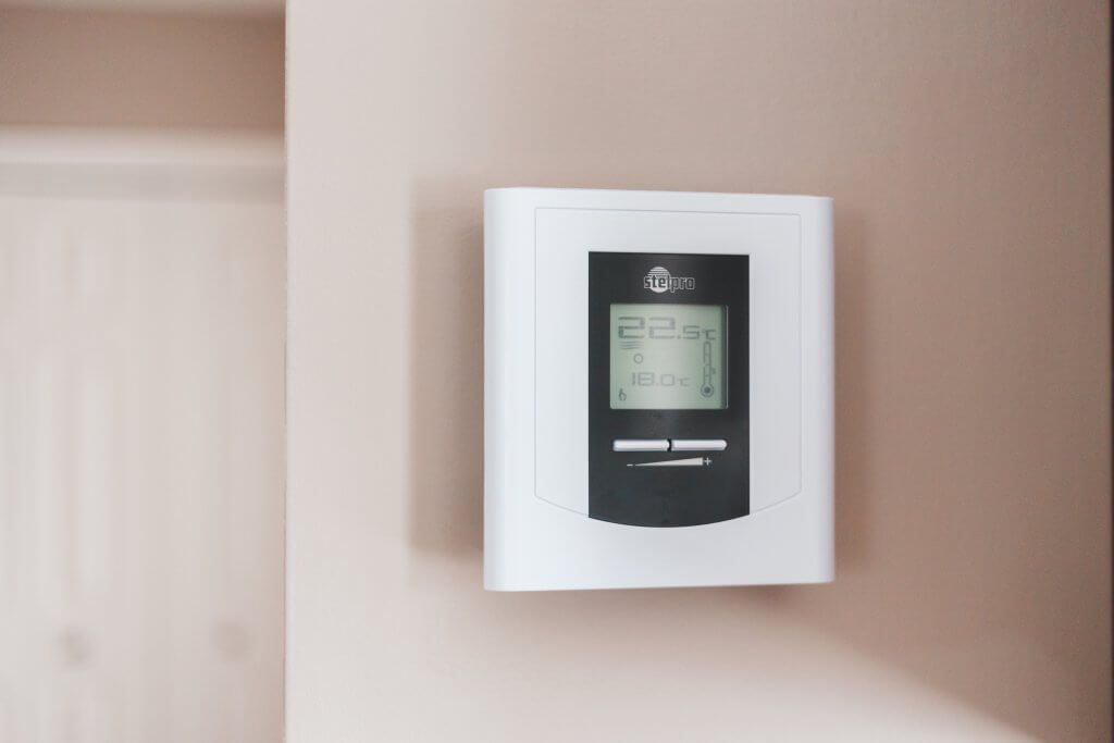 Come risparmiare sul riscaldamento, la guida completa | Facile Ristrutturare come risparmiare sul riscaldamento termostato che segna 22 gradi e mezzo