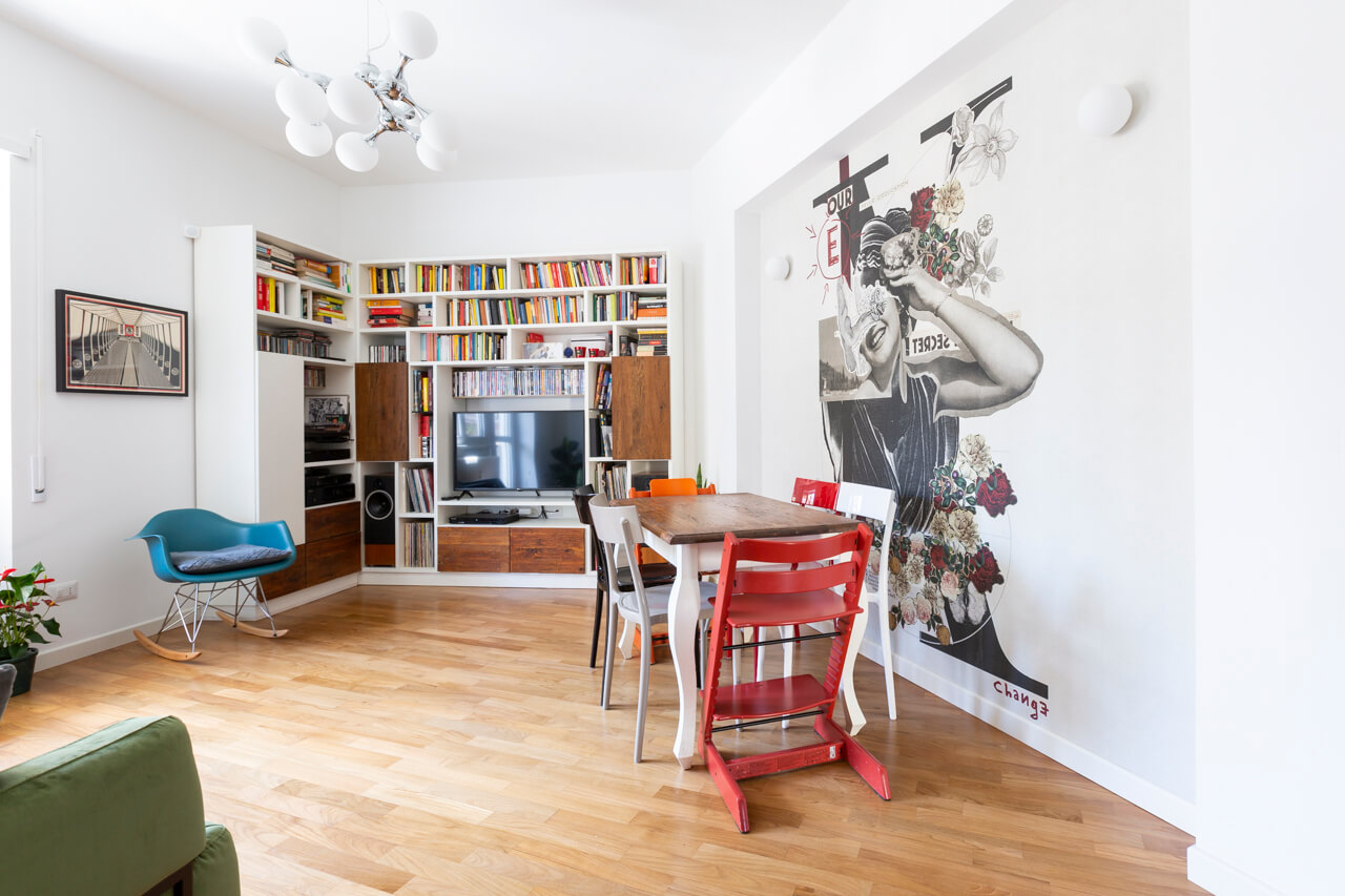 zona living con carta da parati london art