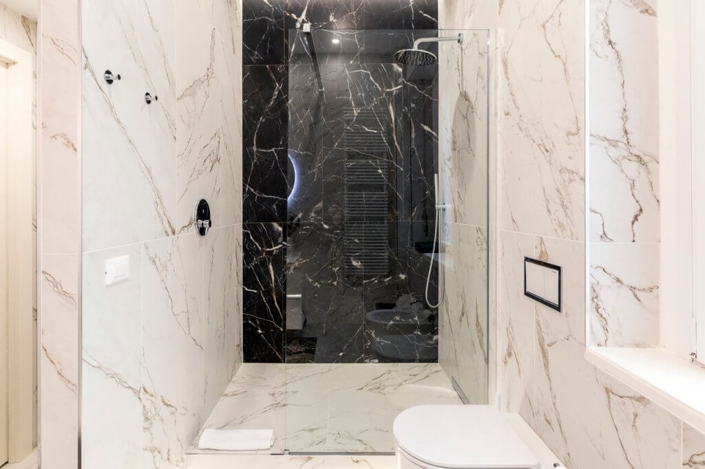 bagno black and white
