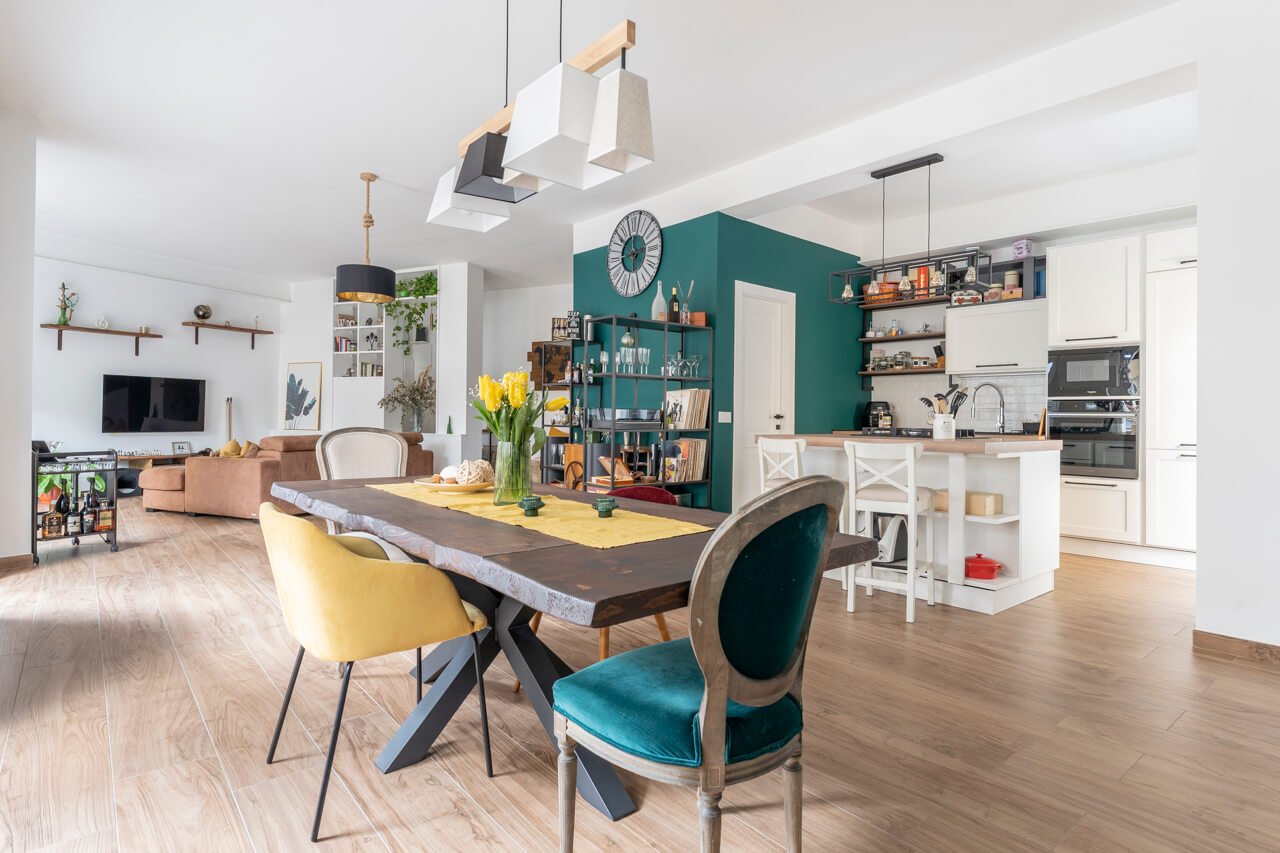 stile industrial con tavolo con piedi in ferro