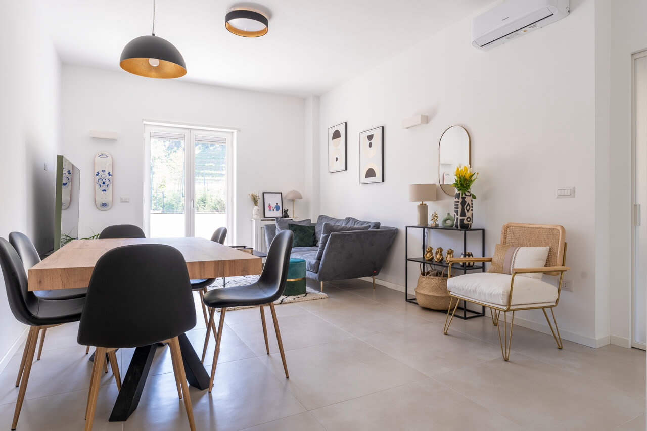 open space in stile moderno e minimal con colori a contrasto