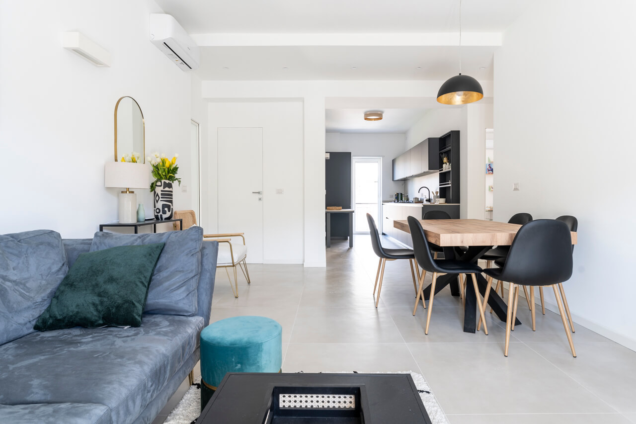 open space in stile moderno e minimal con colori a contrasto