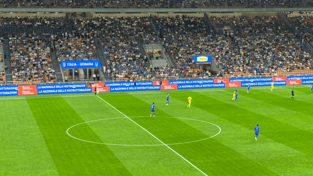 Italia vs Ucraina: Facile Ristrutturare tifa Azzurri a San Siro | Facile Ristrutturare Italia vs Ucraina: Facile Ristrutturare tifa Azzurri a San Siro | Facile Ristrutturare