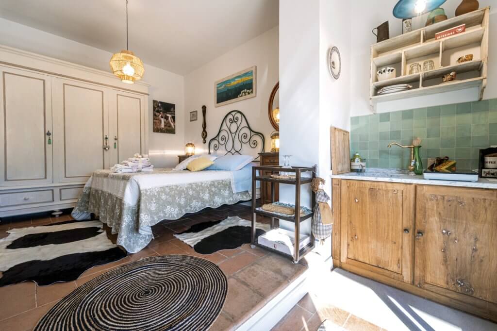 Camera da letto in stile rustico