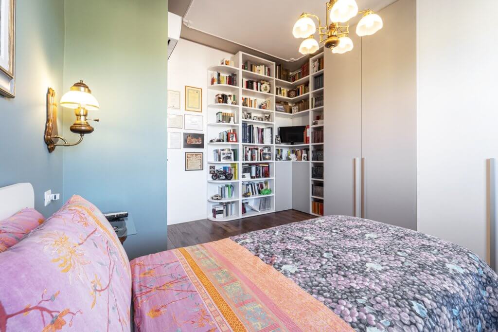 camera da letto con pareti bicolori