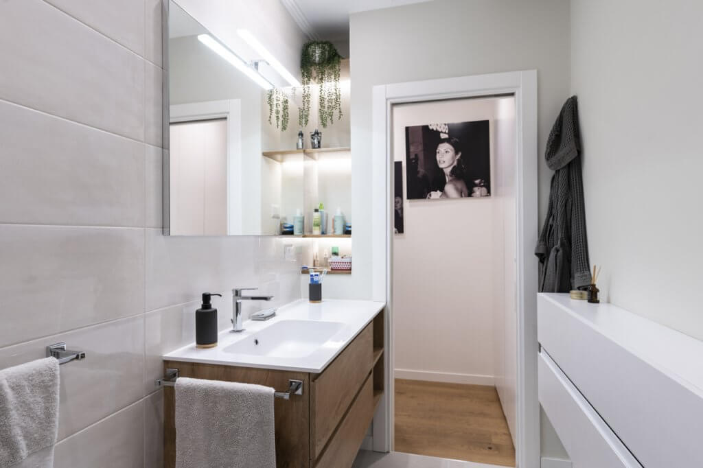 Ristrutturazione Lecce, bagno arredato