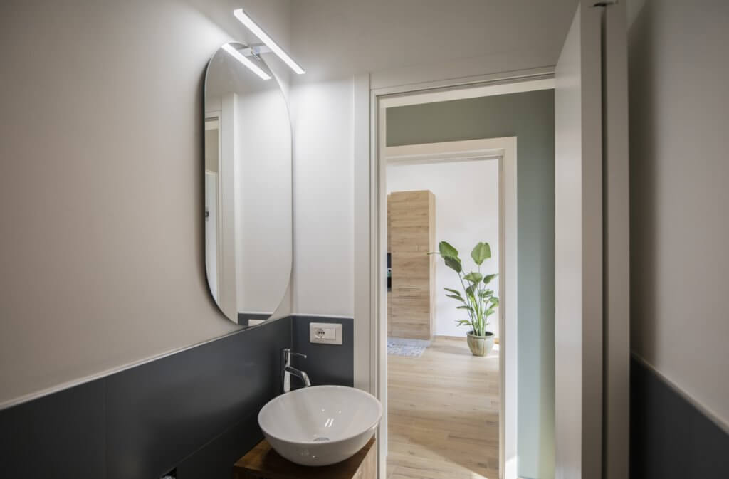bagno con sanitari moderni