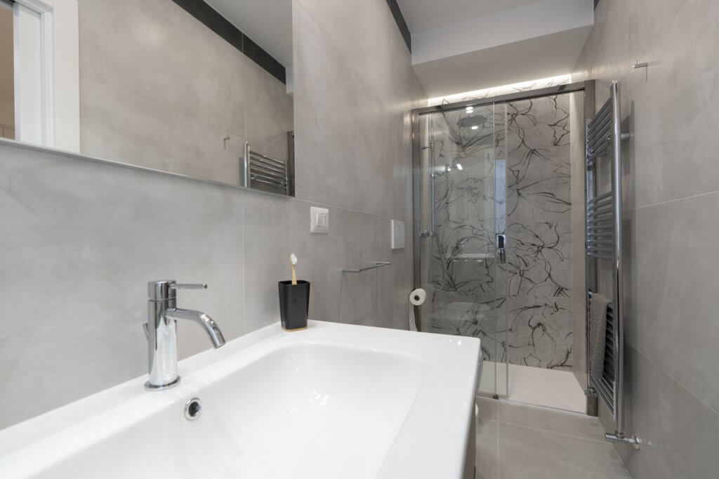 Ristrutturazione Lecce, bagno arredato