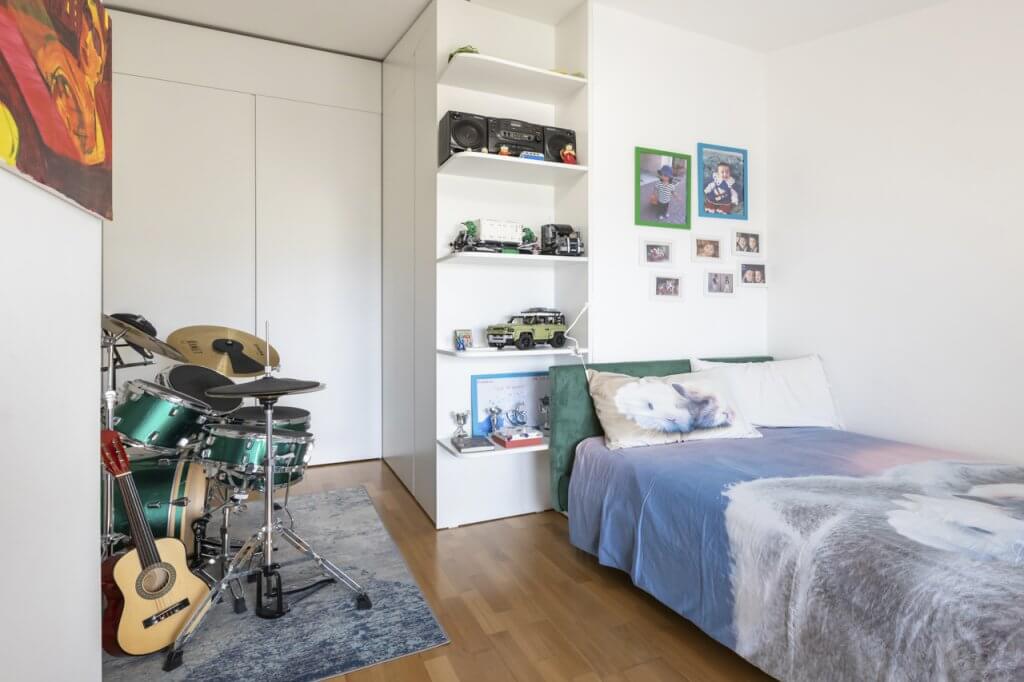 cameretta con arredamento moderna