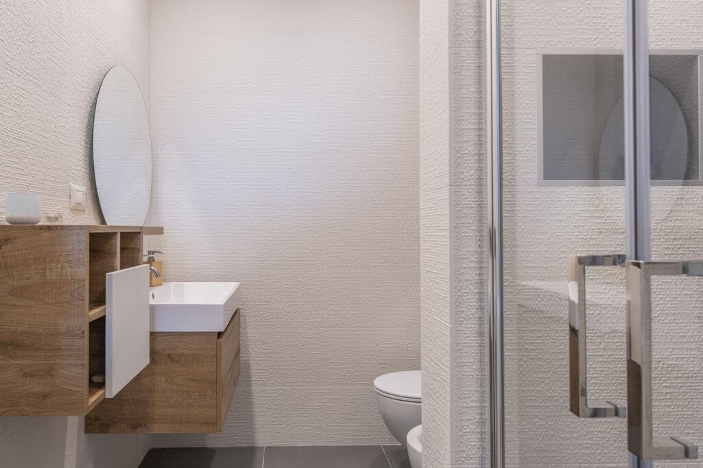 bagno con sanitari moderni