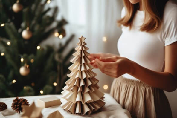 Come addobbare casa per Natale, idee e tendenze 2023 | Facile Ristrutturare addobbare casa natale tovagliolo a forma di albero
