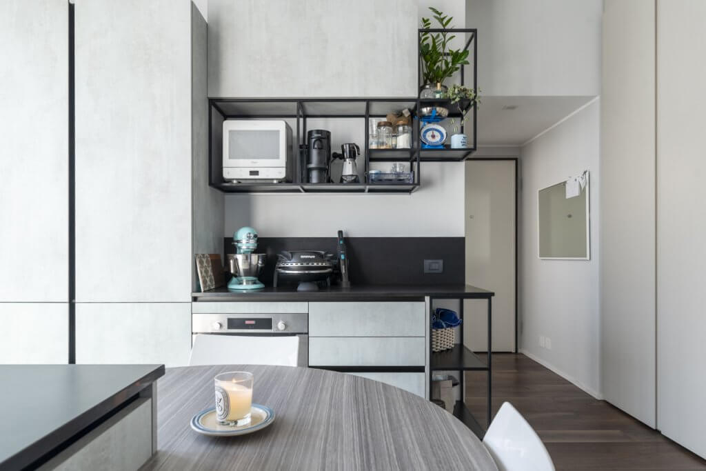 cucina black and white