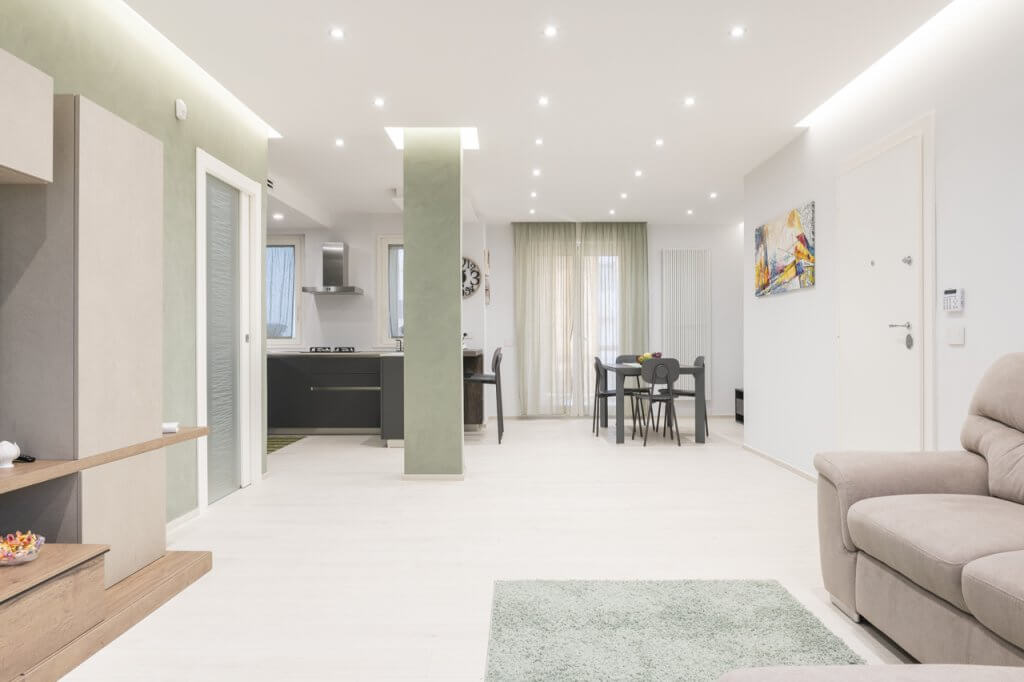 open space moderno salotto-cucina