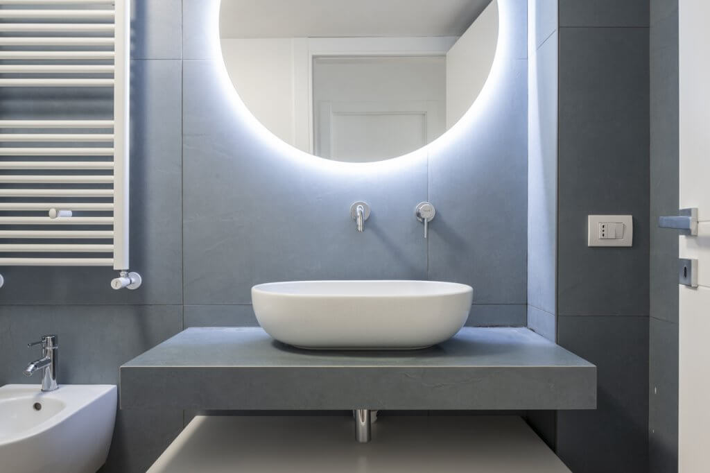 bagno con sanitari moderni