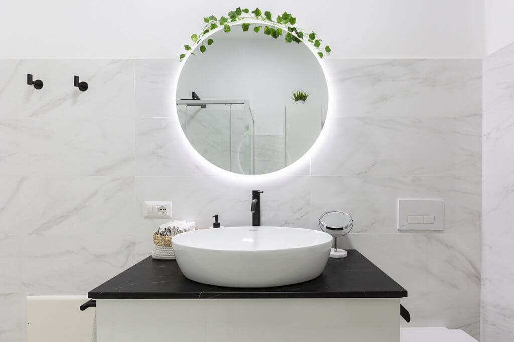 Bagno specchiera tonda lavabo di design