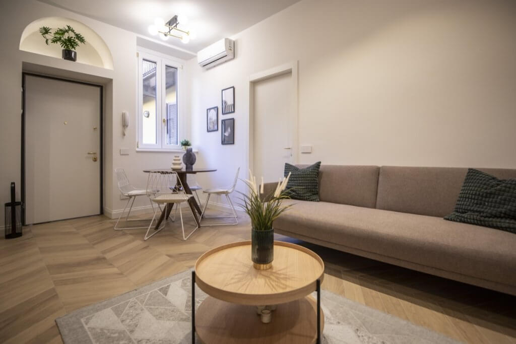 casa Elen Ellis, ingresso soggiorno con divano