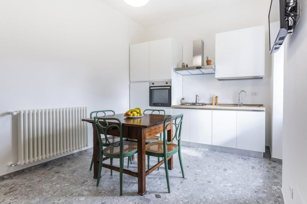 salone con pavimento in gres