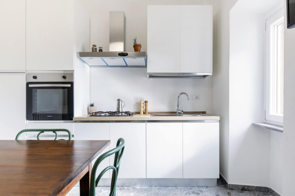 cucina lineare bianca