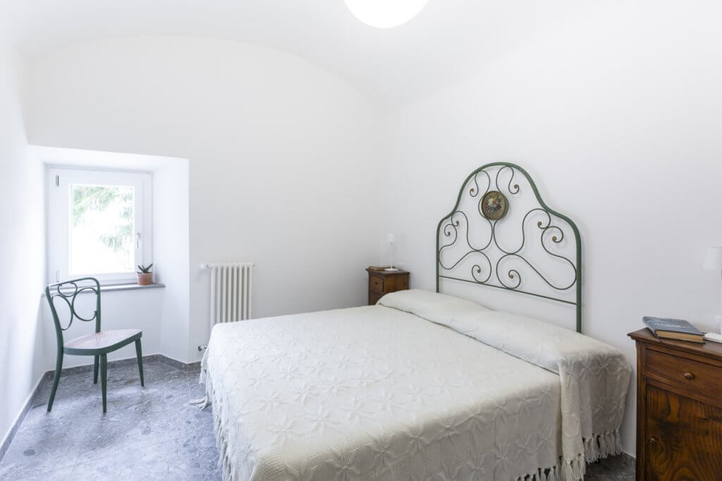 letto matrimoniale con testata vintage