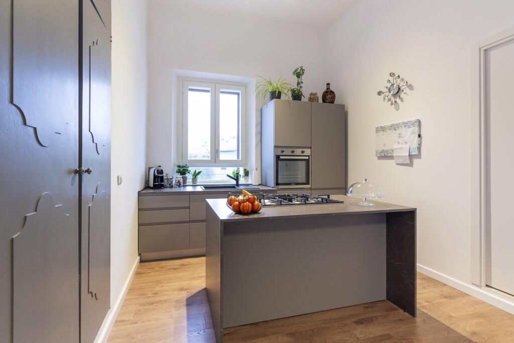 cucina moderna con isola