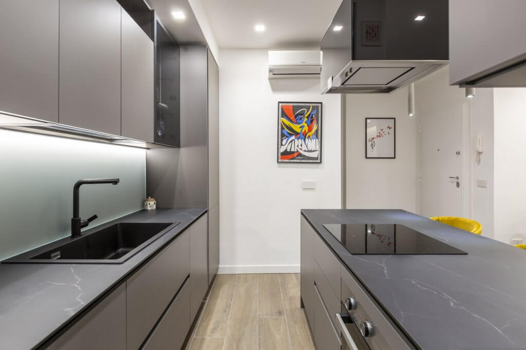 cucina-moderna pavimento effetto legno