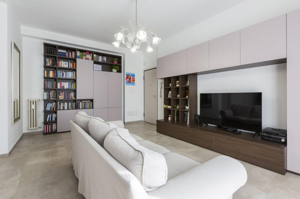 salotto con divano beige