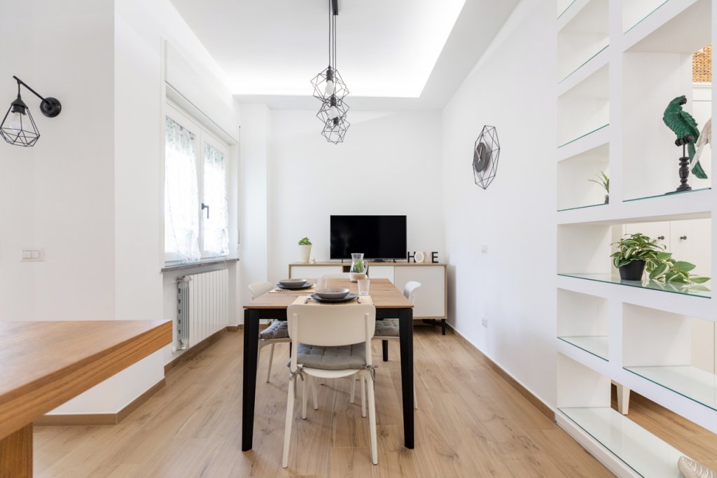 tavolo moderno in legno